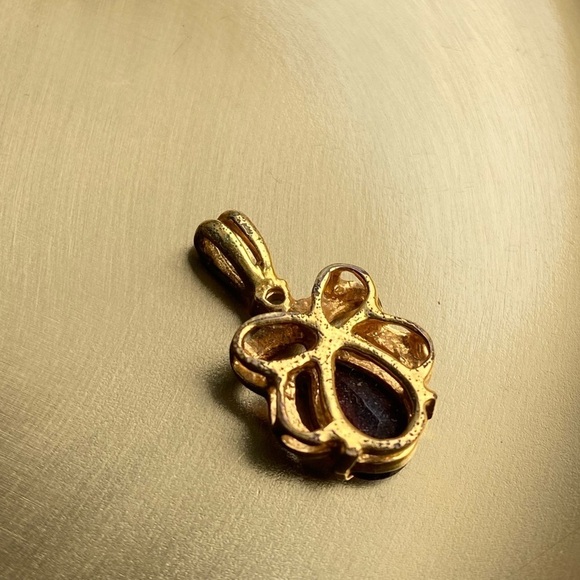 untested gold tone and garnet stone pendant - Picture 2 of 4